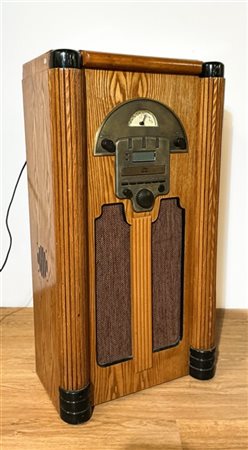 Spirit of St. Louis Radio modello 541.818, console cd (cm 50x94x28). (4)