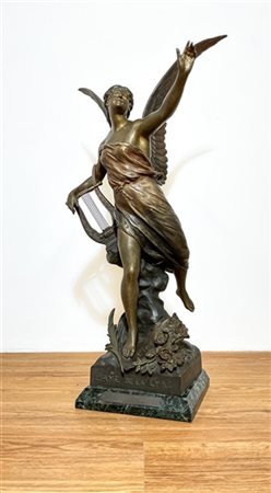 da Emile Louis Picault

"L'ame de la Lire" Francia
scultura in bronzo, base in