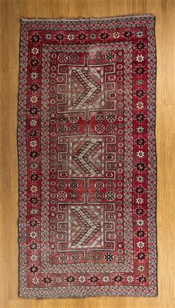 Tappeto Ferahkan, Persia, secolo XX. Decoro con tre medaglioni quadrati su fond