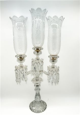 Baccarat Candelabro a tre fiamme in cristallo pressato in forma, paralumi soffia