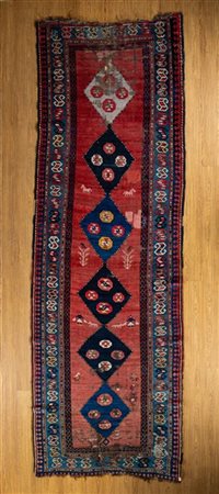 Tappeto galleria Karabagh, Caucaso, fine secolo XIX. Decoro con sei medaglioni