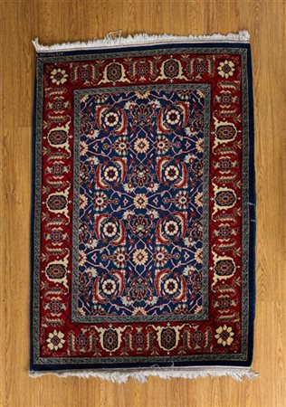 Tappeto Azerbaijan, secolo XX. Decoro Herati su fondo blu. Bordura Herati su fo