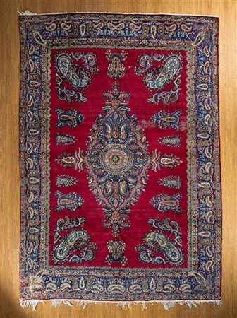 Tappeto Kirman, Persia, secolo XX. Decoro con grande medaglione con puntali orn