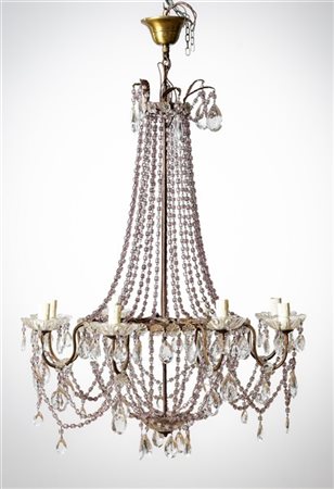 Lampadario a mongolfiera con otto luci in metallo e pendenti in vetro color ame