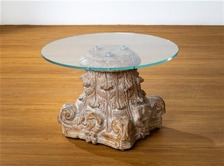 Capitello corinzio in legno intagliato. India, fine secolo XIX (cm 42x43x43) mo