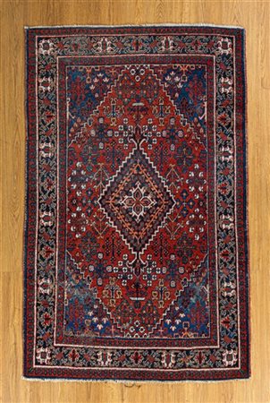 Tappeto Joravan, Persia, secolo XX. Decoro con medaglione romboidale su fondo r