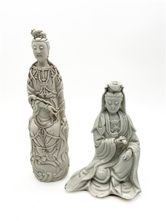Lotto composto da due figure di Guanyin in porcellana blanc de Chine
Cina, seco
