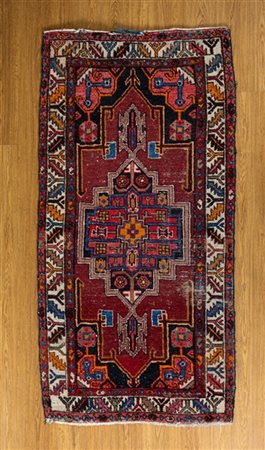 Tappeto Hamadan, Persia, secolo XX (cm 203x100) (difetti e rapature)