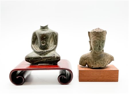 Due frammenti di sculture di Buddha in stile arcaico. Thailandia
(cm max 8x10)