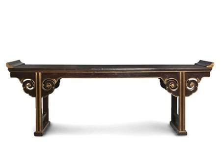 ** Altare in legno laccato scuro e dorato
Cina, secolo XX
(cm 280x100x62) (dife