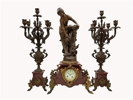 Trittico da camino composto da coppia di candelabri a cinque fiamme e una pendo