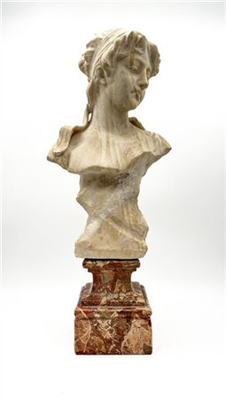Scultore di inizio secolo XX
Busto di fanciulla 
Marmo (h cm 47) su base adatta