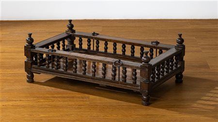 Culla sospesa tradizionale in legno laccato
India Meridionale (Kerala), fine se