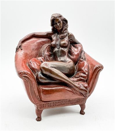 Vittorio Tessaro "Nudo sul divano" 
scultura-multiplo in bronzo
h cm 24
firmata