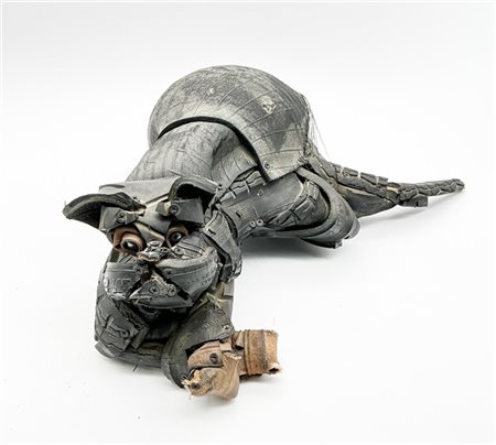 Serge Van De Put "Senza titolo" 
scultura in materiali vari e copertoni
h cm 47