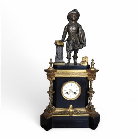 Orologio soprammobile in marmo nero del Belgio e bronzo dorato
