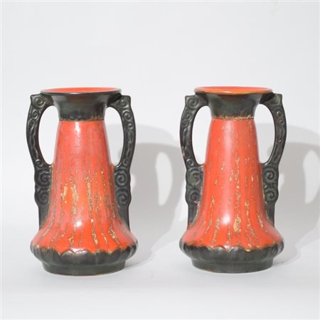 Coppia di vasi biansati in stile Art Nouveau