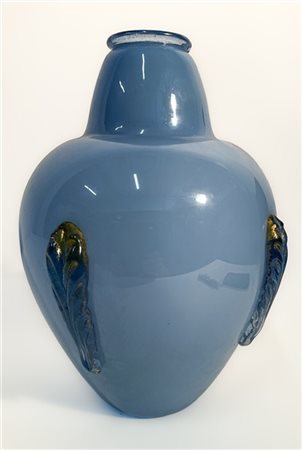 Manifattura di Murano Vaso in vetro soffiato incamiciato celeste con orlo e quat