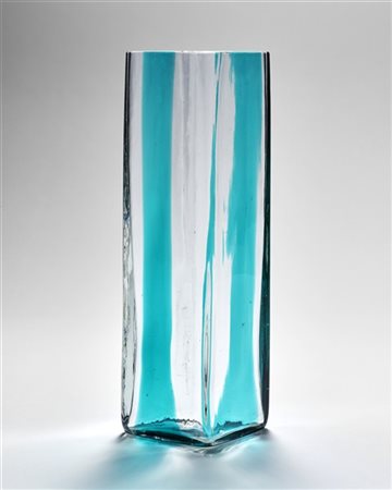 Pierre Cardin (Attribuito)
Vaso parallelepipedo in vetro soffiato incolore con f