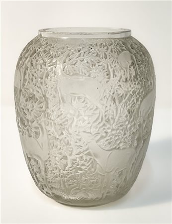 René Lalique Vaso modello "Biches". Francia, Seconda metà XX secolo. Vetro incol