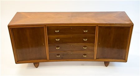 Credenza di gusto Art Déco. Italia, anni '30/'40. Legno di noce impiallacciato,