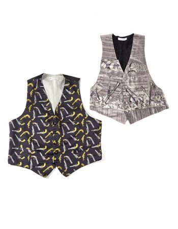Fornasetti Lotto di 2 gilet decorati rispettivamente con pistole e strumenti mus