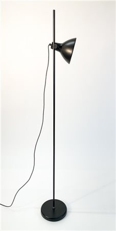 Lampada da terra. Italia, anni 2000. Alluminio e metallo laccato nero. (h cm 18