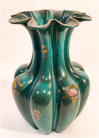 Manifattura di Deruta, vaso in ceramica dipinta in verde con decorazioni florea