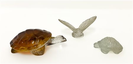 Lalique Lotto composto da due tartarughe e una farfalla. Francia, Seconda metà X