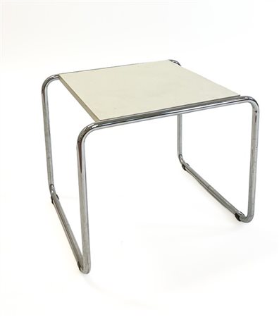 Tavolino ispirato al modello di Marcel Breuer. Italia, anni '80/'90. Metallo cr