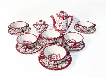 Larce Parte di servizio da te in ceramica smaltata in bianco e rosso con decori
