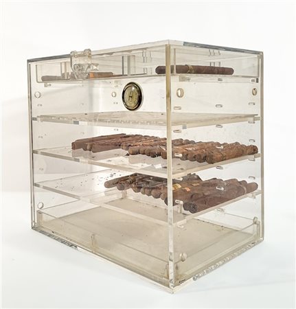 Portasigari in plexiglass. Italia, anni '70. 

Provenienza
Appartamento Aurelio