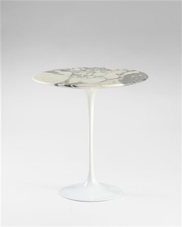 Eero Saarinen Tavolino modello "Tulip". Produzione Knoll International, USA, dis