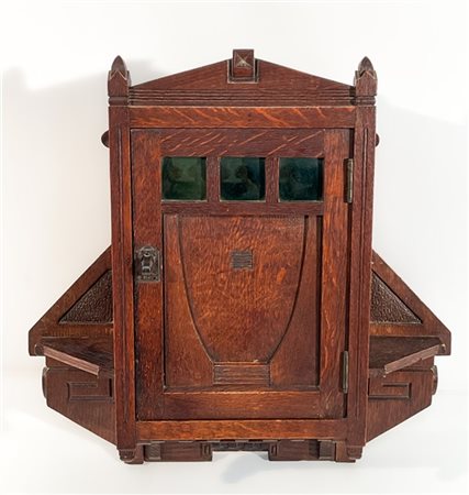 Teca da parete in stile Art Nouveau. Austria, inizio secolo XX. Legno di rovere