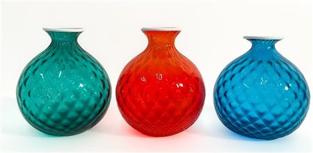Venini Lotto di tre vasi globulari della serie "Balloton". Vetro soffiato traspa
