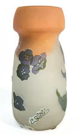 Vaso in vetro cammeo imitante Gallè. Secolo XX. (h cm 28) (lievi difetti)
