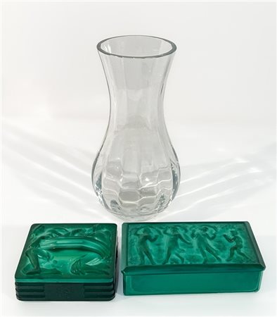 Lotto composto da due scatolette in pasta vitrea malachite con coperchio decora