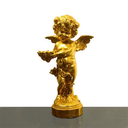 Putto dorato con cesto in mano