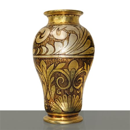 Vaso in maiolica a larghe foglie dorate e argentate