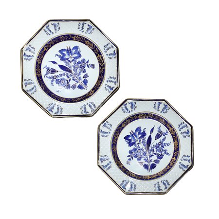 Coppia di piatti da muro ottagonali in ceramica di Bassano con decori floreali blu e dorati