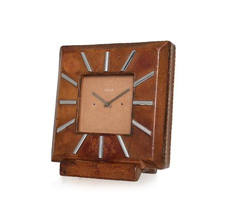 JAEGER Modello: desk clockAnni: 40 Cassa: quadrata in cuoio con base...