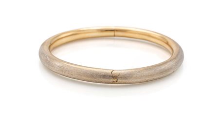  
Bracciale rigido in oro liscio e satinato 
 Veste polso 19