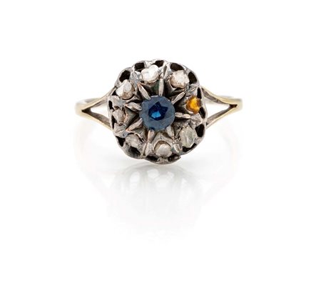  
Anello antico in oro, argento zaffiro e diamanti 
 Misura 21