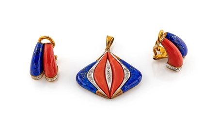  
Parure pendente ed orecchini in oro, corallo e lapis 
 cm 3,5 / 2