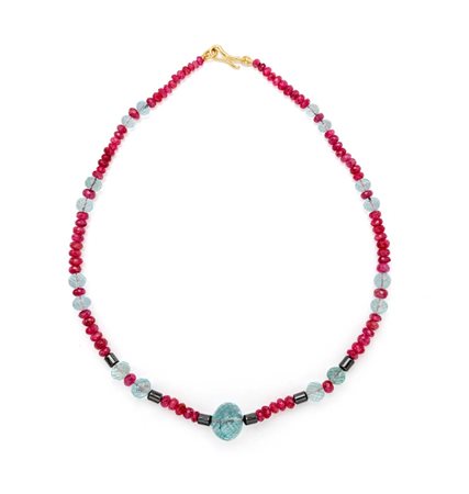  
Collana in oro, rubini, ematite e fluoriti 
 Lunghezza cm 40