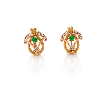  
Coppia di orecchini antichi in oro, perle e smeraldi 
 cm 1,5