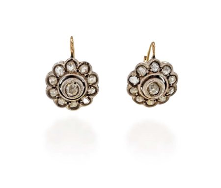  
Coppia di orecchini in oro, argento e diamanti Primi 900
 cm 2 x 1,5