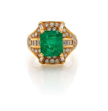  
Anello in oro, smeraldo e brillanti 
 Misura 21