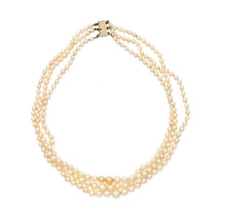  
Collana antica a tre fili di perle a gradazione ed oro 
 
