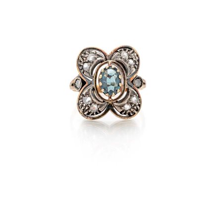  
Anello in oro, argento, zaffiro e diamanti 
 